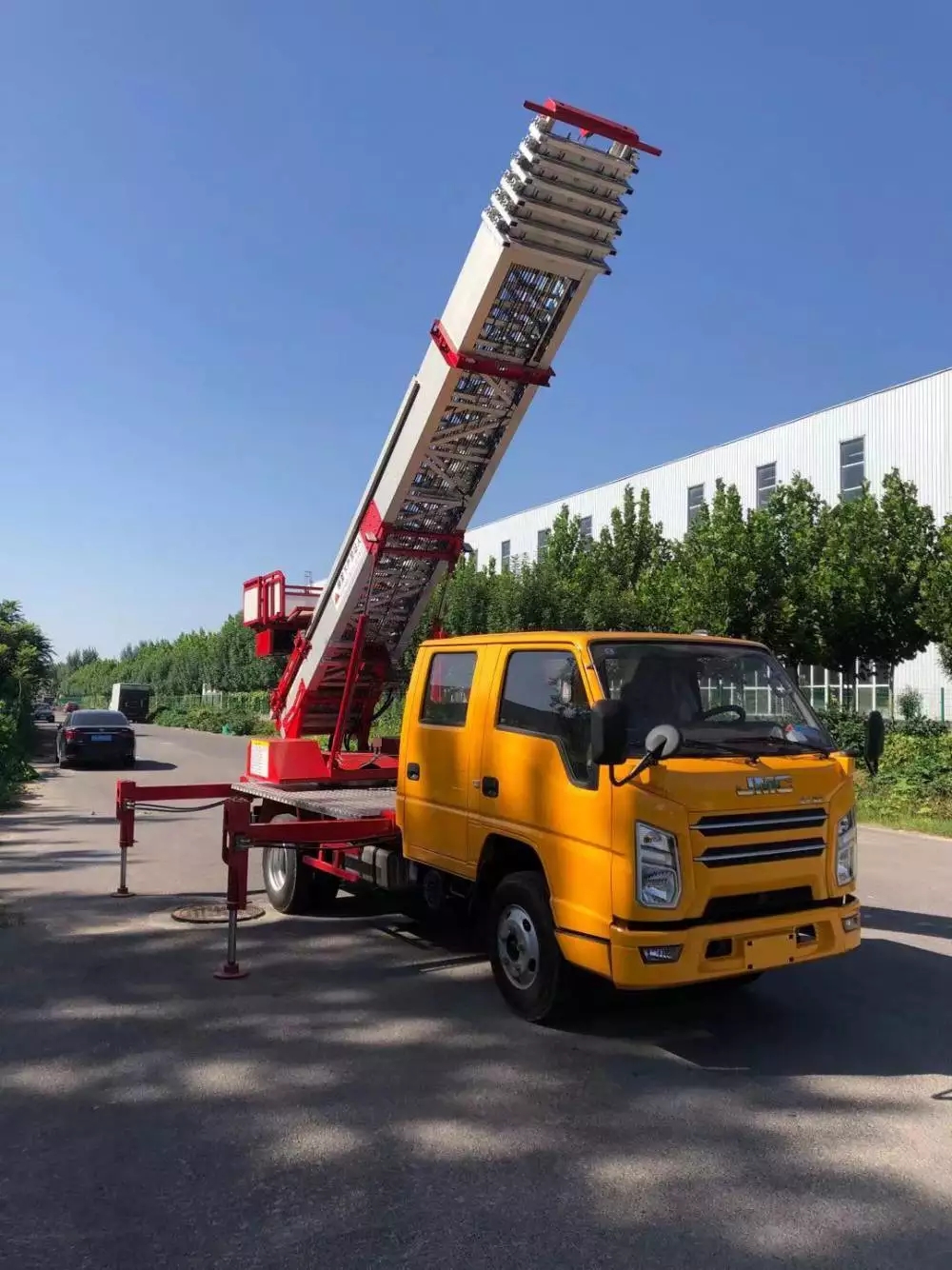 仙游县附近的云梯车出租服务：轻松解决高空作业需求