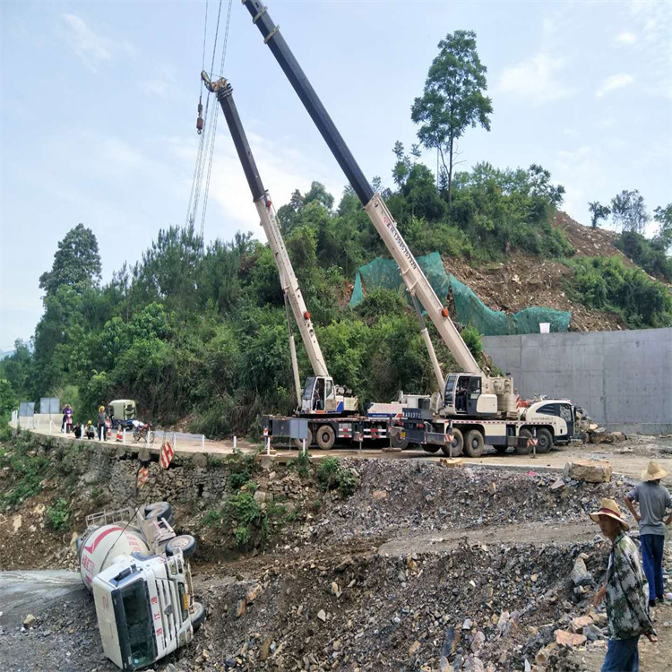 仙游县汽车掉沟里叫吊车救援要多少钱